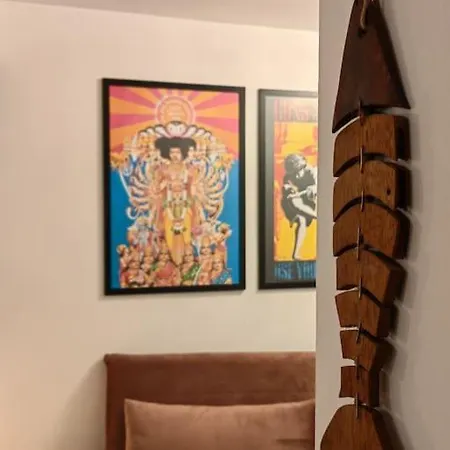 Apartment Backstage *