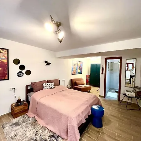 Backstage Apartment *